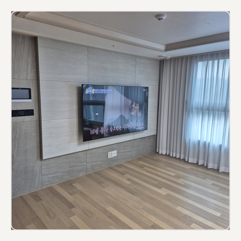 TV 무게가 큰 경우 체결부 유격을 다시 확인합니다